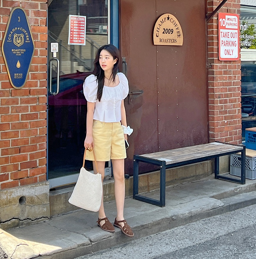 Áo blouse trắng - món thời trang nhất định nên sắm hè này-1