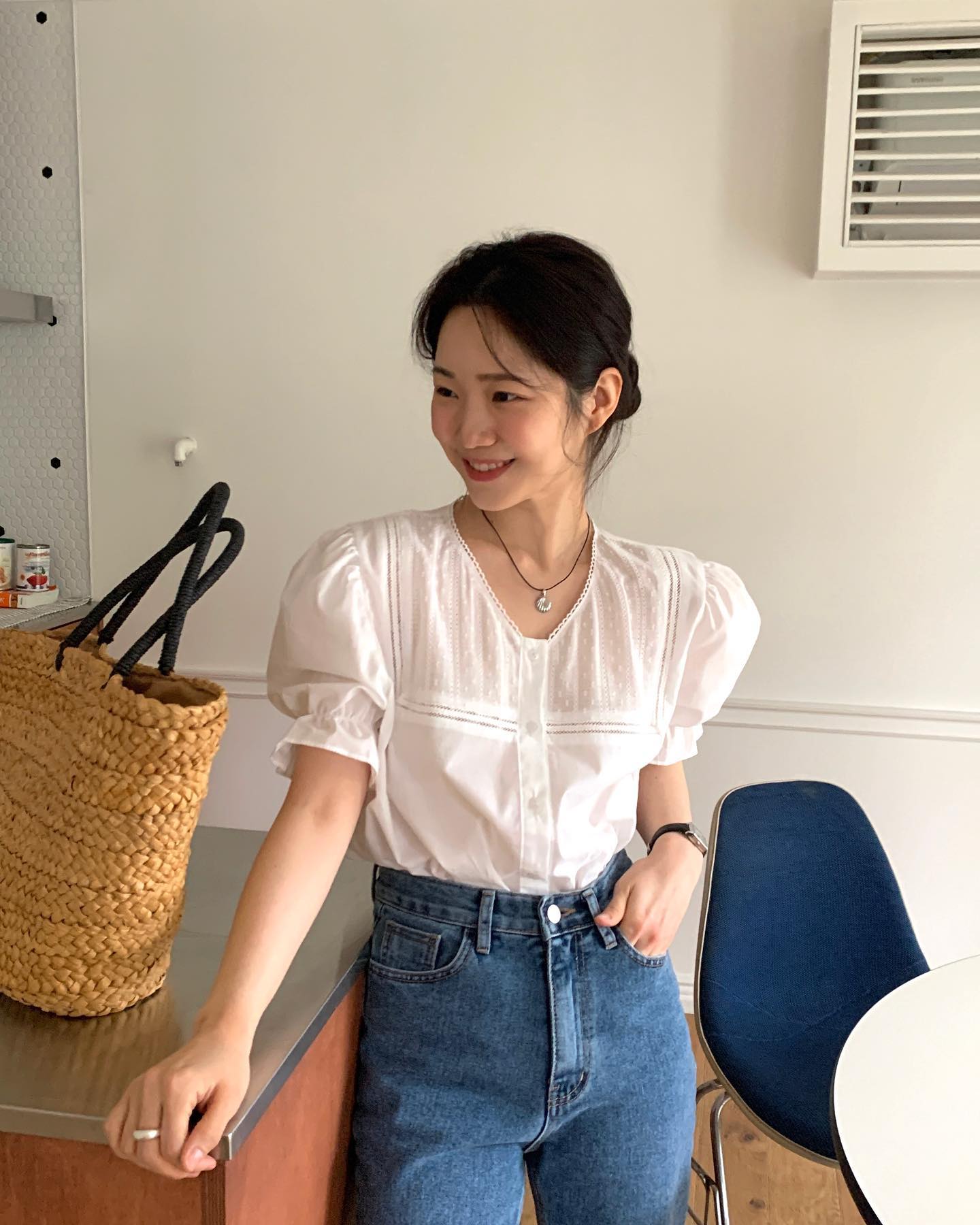 Áo blouse trắng - món thời trang nhất định nên sắm hè này-2