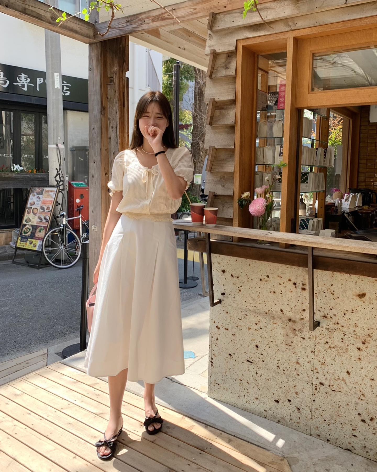 Áo blouse trắng - món thời trang nhất định nên sắm hè này-3