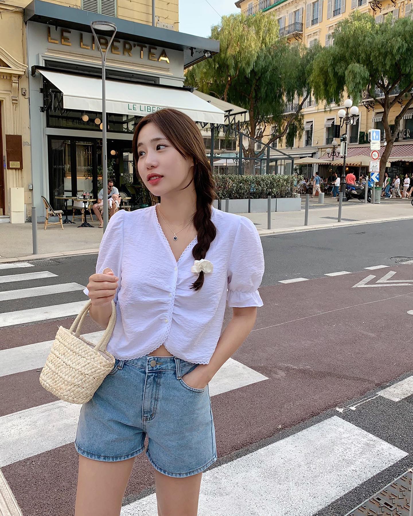 Áo blouse trắng - món thời trang nhất định nên sắm hè này-6