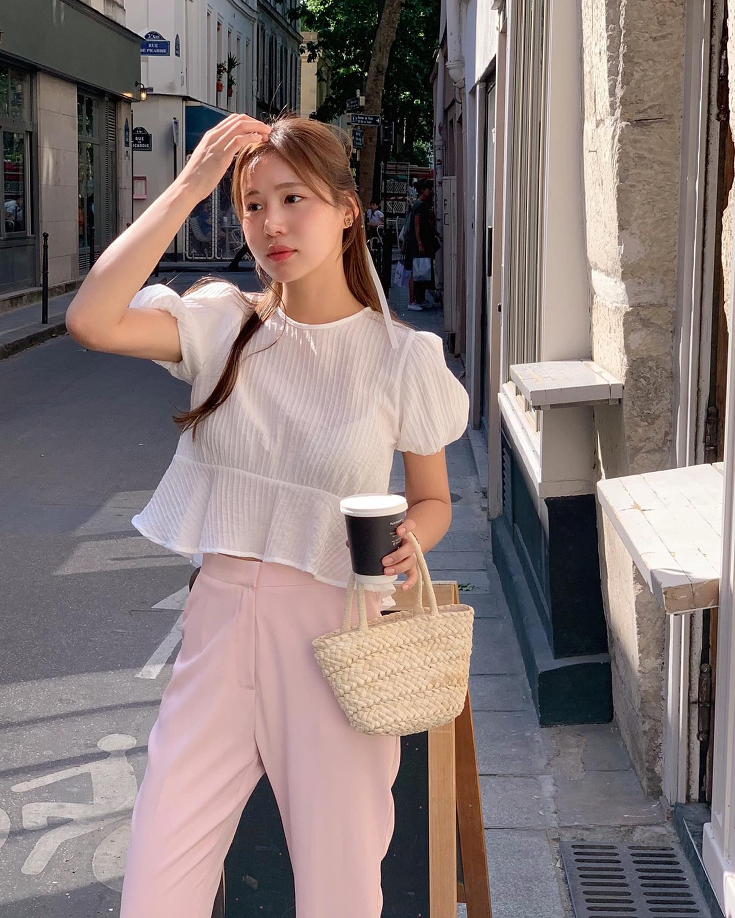 Áo blouse trắng - món thời trang nhất định nên sắm hè này-7