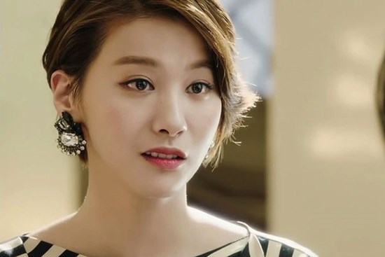 Con dâu khó chịu vì mẹ chồng không đồng ý nghỉ việc để ở nhà chăm cháu