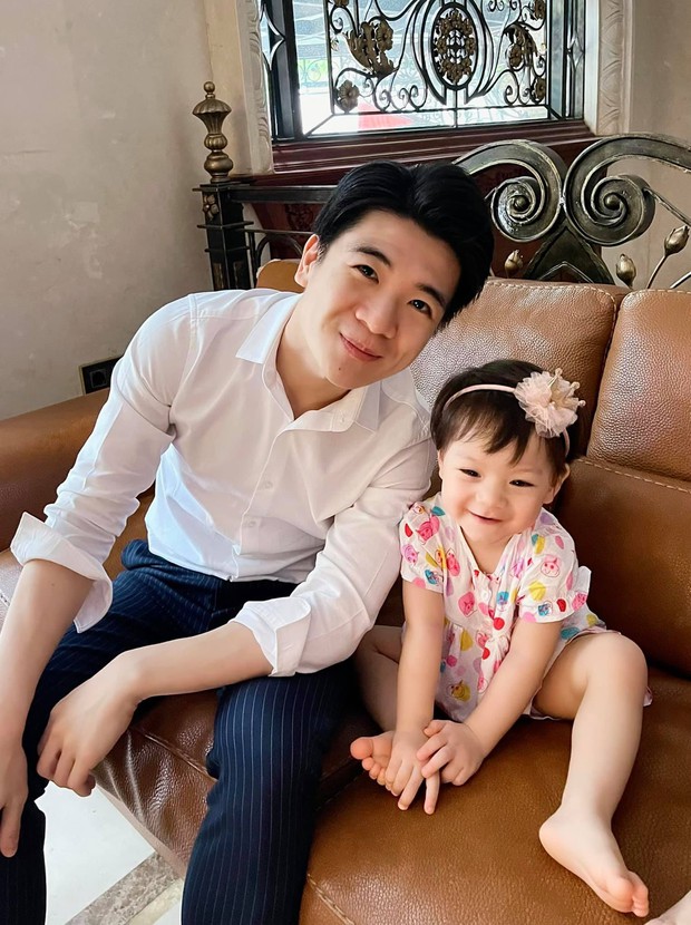 Cậu cả nhà bầu Hiển dành ánh mắt 3 phần bất lực, 7 phần cưng chiều” cho người đặc biệt-3