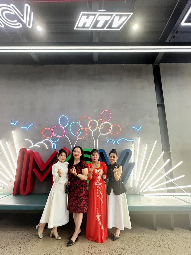 Được mẹ chồng thế chấp sổ đỏ giúp khởi nghiệp, 7 năm sau con dâu khiến cả nhà nở mày nở mặt-4