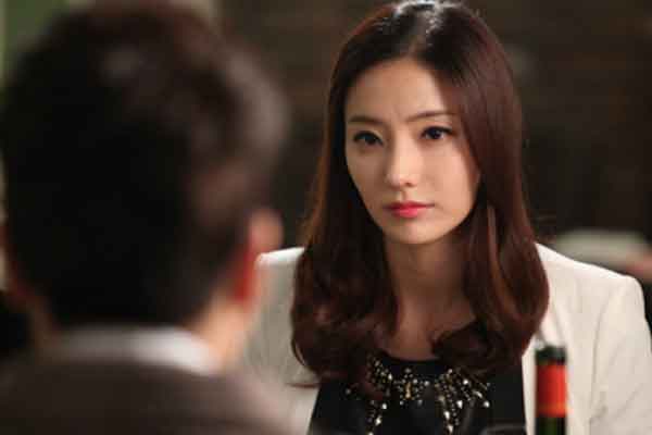 Chồng đi làm xa, vợ ở nhà ngã vào lòng cậu trai làm thuê kém 7 tuổi vì lý do chẳng thể ngờ-2