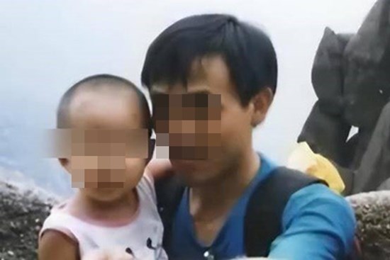 Bố mẹ tiến sĩ sinh con gái thần đồng, 2 tuổi đã thuộc mặt chữ, BS giỏi lại yêu cầu nhập viện tâm thần sớm