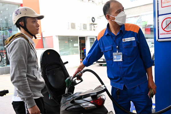 Giá xăng dầu trong nước ngày mai có thể bật tăng-1