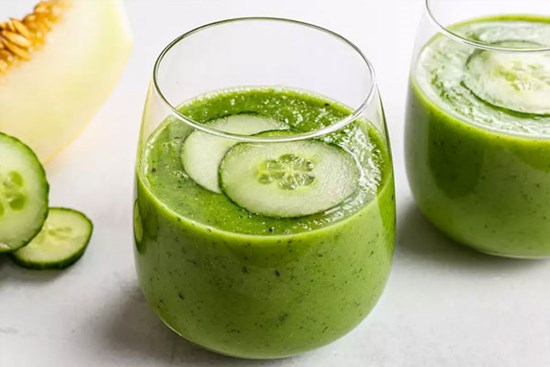 Eo thon da trắng với 3 công thức sinh tố màu xanh đơn giản