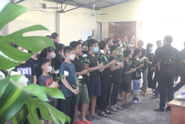 Xót xa đám tang 3 nạn nhân tử vong trong vụ cháy ở Thổ Quan-8