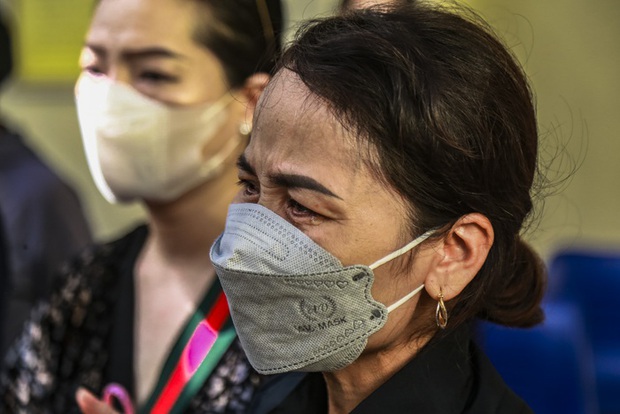 Xót xa đám tang 3 nạn nhân tử vong trong vụ cháy ở Thổ Quan-11