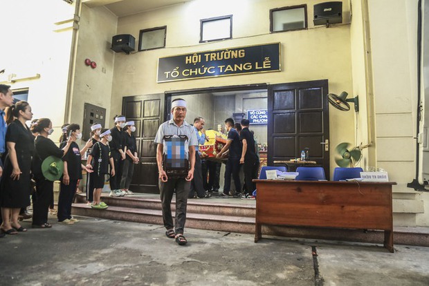 Xót xa đám tang 3 nạn nhân tử vong trong vụ cháy ở Thổ Quan-14