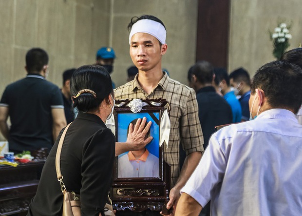 Xót xa đám tang 3 nạn nhân tử vong trong vụ cháy ở Thổ Quan-15