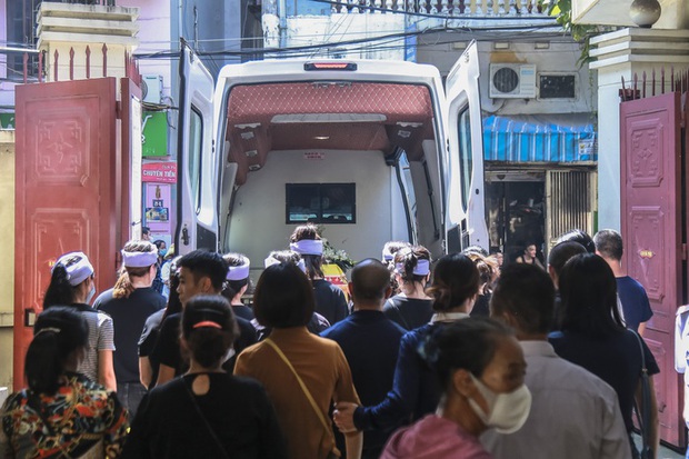 Xót xa đám tang 3 nạn nhân tử vong trong vụ cháy ở Thổ Quan-16