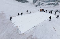 Trung Quốc 'đắp chăn' cho sông băng, ngăn ngừa sự tan chảy