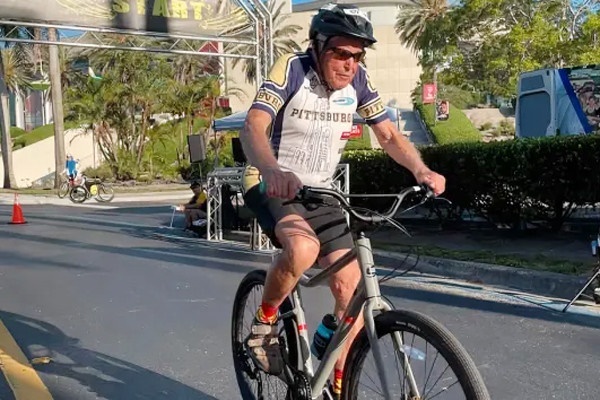 Bí quyết sống khỏe của cụ ông 95 tuổi vẫn đi đua xe đạp-1