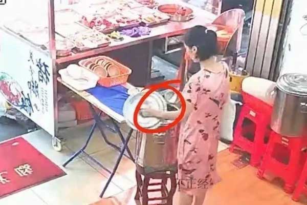 Người phụ nữ đầu độc nồi canh trong quán ăn khiến nam thực khách nguy kịch-1