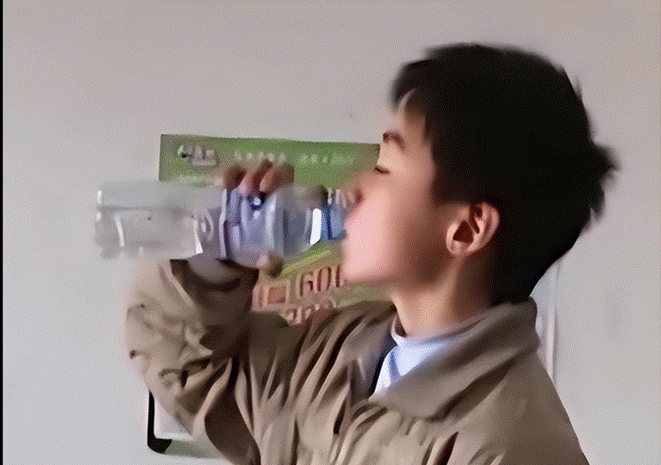 Con trai 14 tuổi uống hơn chục lít nước/ngày, bố mẹ thấy con ăn uống được vui mừng, lúc đi khám bệnh đã nặng-1