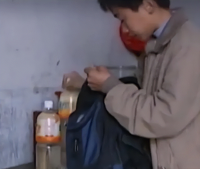 Con trai 14 tuổi uống hơn chục lít nước/ngày, bố mẹ thấy con ăn uống được vui mừng, lúc đi khám bệnh đã nặng-4