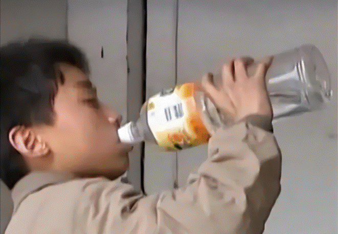 Con trai 14 tuổi uống hơn chục lít nước/ngày, bố mẹ thấy con ăn uống được vui mừng, lúc đi khám bệnh đã nặng-5