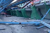 Cầu sắt đổ sụp, nhiều ô tô bị vùi lấp dưới đống đổ nát ở Thái Lan
