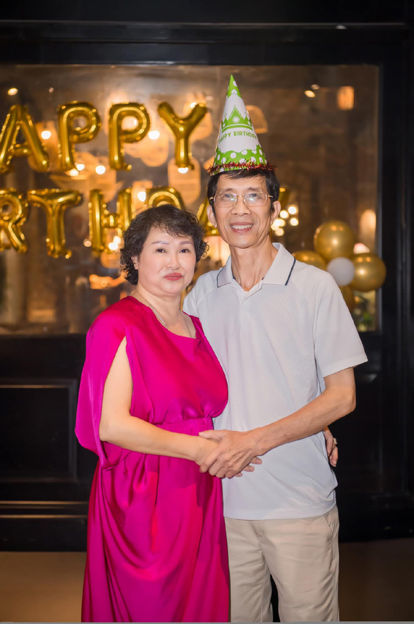 Mẹ ruột kín tiếng của cá sấu chúa Quỳnh Nga: Lặng thầm bên con sau sóng gió tình duyên-4