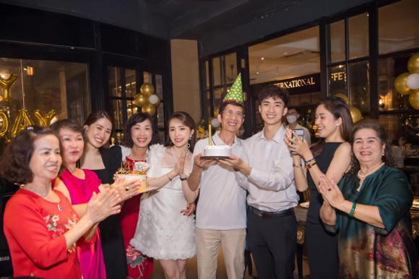 Mẹ ruột kín tiếng của cá sấu chúa Quỳnh Nga: Lặng thầm bên con sau sóng gió tình duyên-6