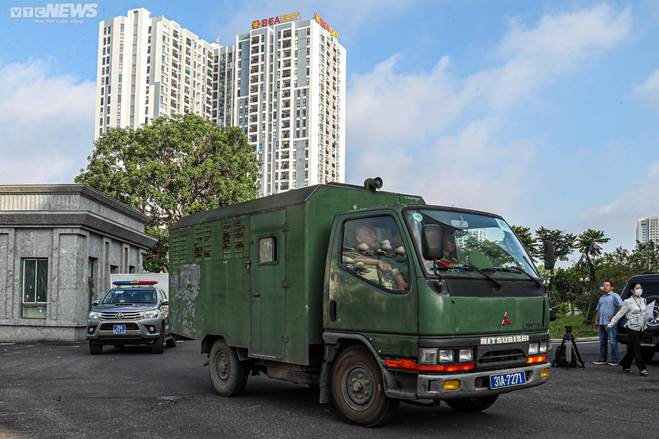 Xét xử vụ chuyến bay giải cứu: Ông Tô Anh Dũng bị dẫn giải tới tòa-1