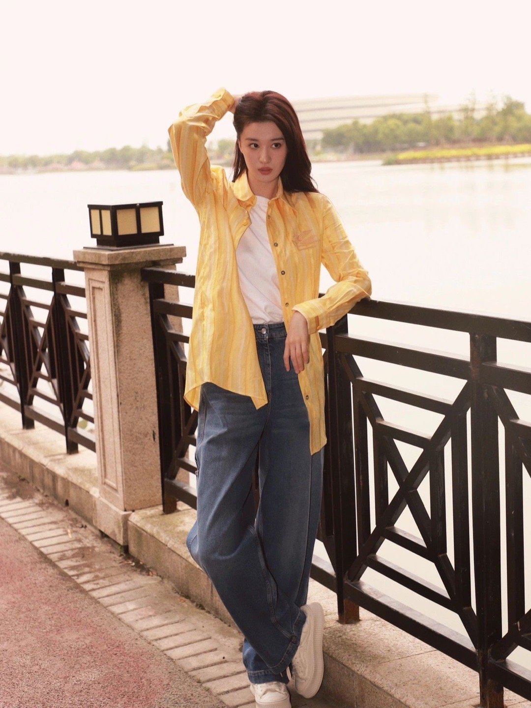 Mặc sơ mi đẹp như nữ chính phim ngôn tình-7