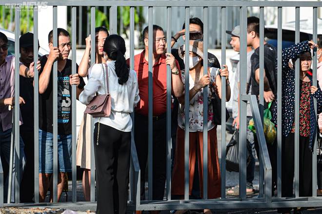 Xét xử vụ chuyến bay giải cứu: Ông Tô Anh Dũng bị dẫn giải tới tòa-14