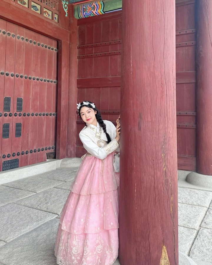 Con gái Quyền Linh diện hanbok, khoe sắc ngọt lịm ở Hàn Quốc-1