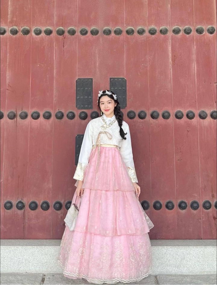 Con gái Quyền Linh diện hanbok, khoe sắc ngọt lịm ở Hàn Quốc-2