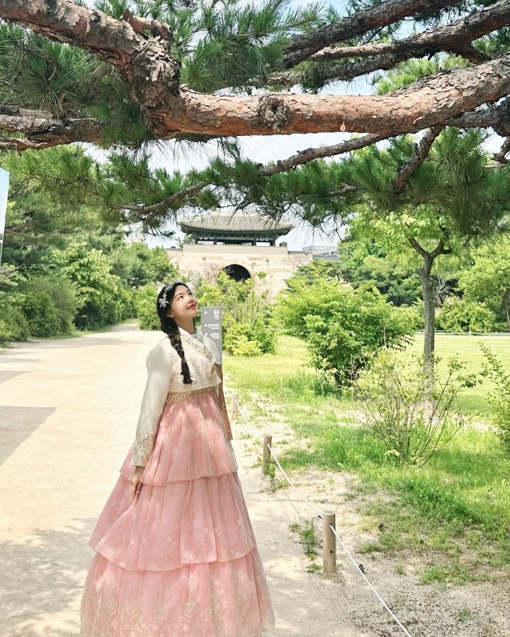 Con gái Quyền Linh diện hanbok, khoe sắc ngọt lịm ở Hàn Quốc-3