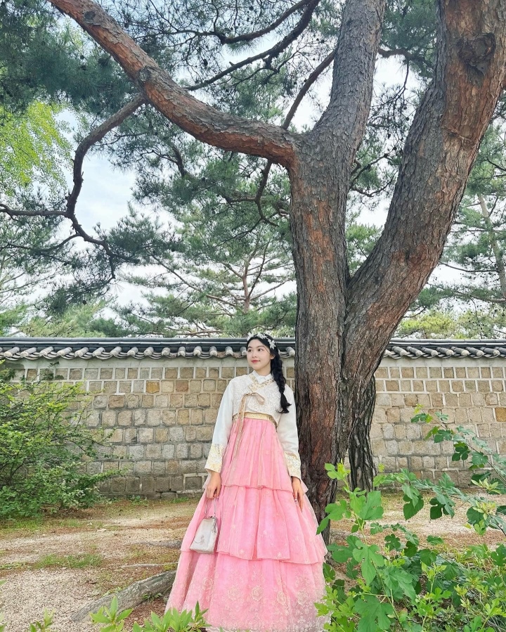 Con gái Quyền Linh diện hanbok, khoe sắc ngọt lịm ở Hàn Quốc-4
