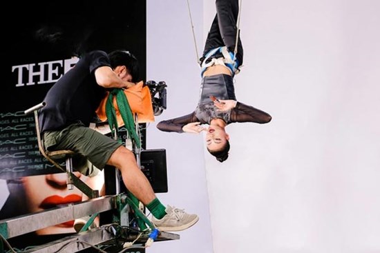 Bị chỉ trích vì đưa thử thách treo ngược thí sinh quay quảng cáo, BTC The Face nói gì?