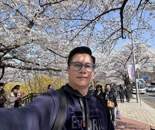 Quang Dũng đi về giữa Mỹ - Việt Nam thăm con trai Jennifer Phạm luân phiên mỗi tháng, U50 lên chức ông-3