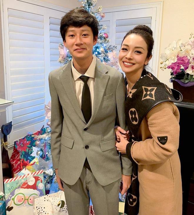 Quang Dũng đi về giữa Mỹ - Việt Nam thăm con trai Jennifer Phạm luân phiên mỗi tháng, U50 lên chức ông-6