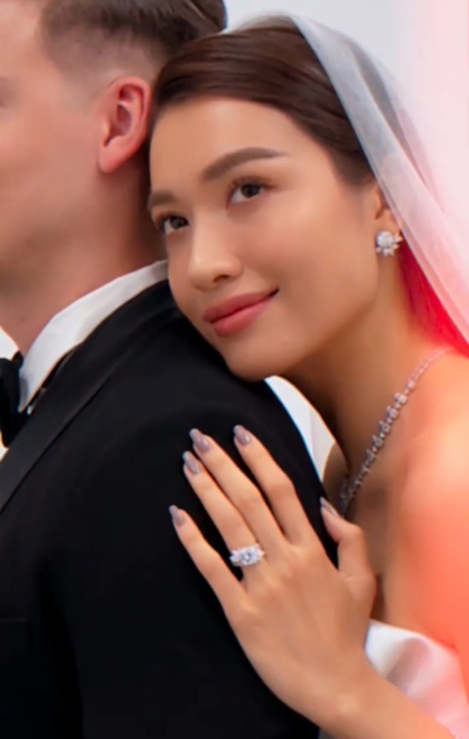 Rộ tin Á hậu Vbiz lên xe hoa với chồng Tây, danh tính nửa kia được hé lộ?-2