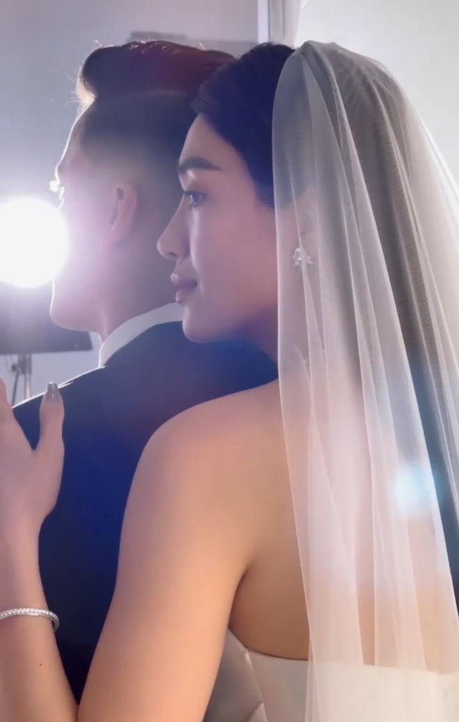 Rộ tin Á hậu Vbiz lên xe hoa với chồng Tây, danh tính nửa kia được hé lộ?-5