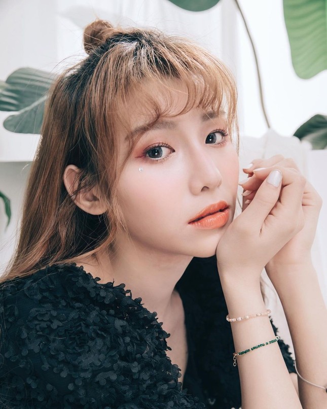 Nữ ca sĩ Đài Loan phải đi bán cơm hộp sau bê bối tình ái-2