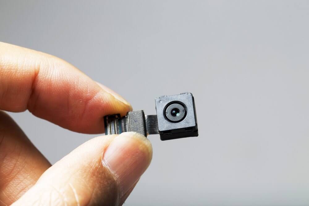 Vào phòng vệ sinh khách sạn, người đàn ông phát hiện camera ẩn được ngụy trang” trong vật dụng không ngờ tới-4