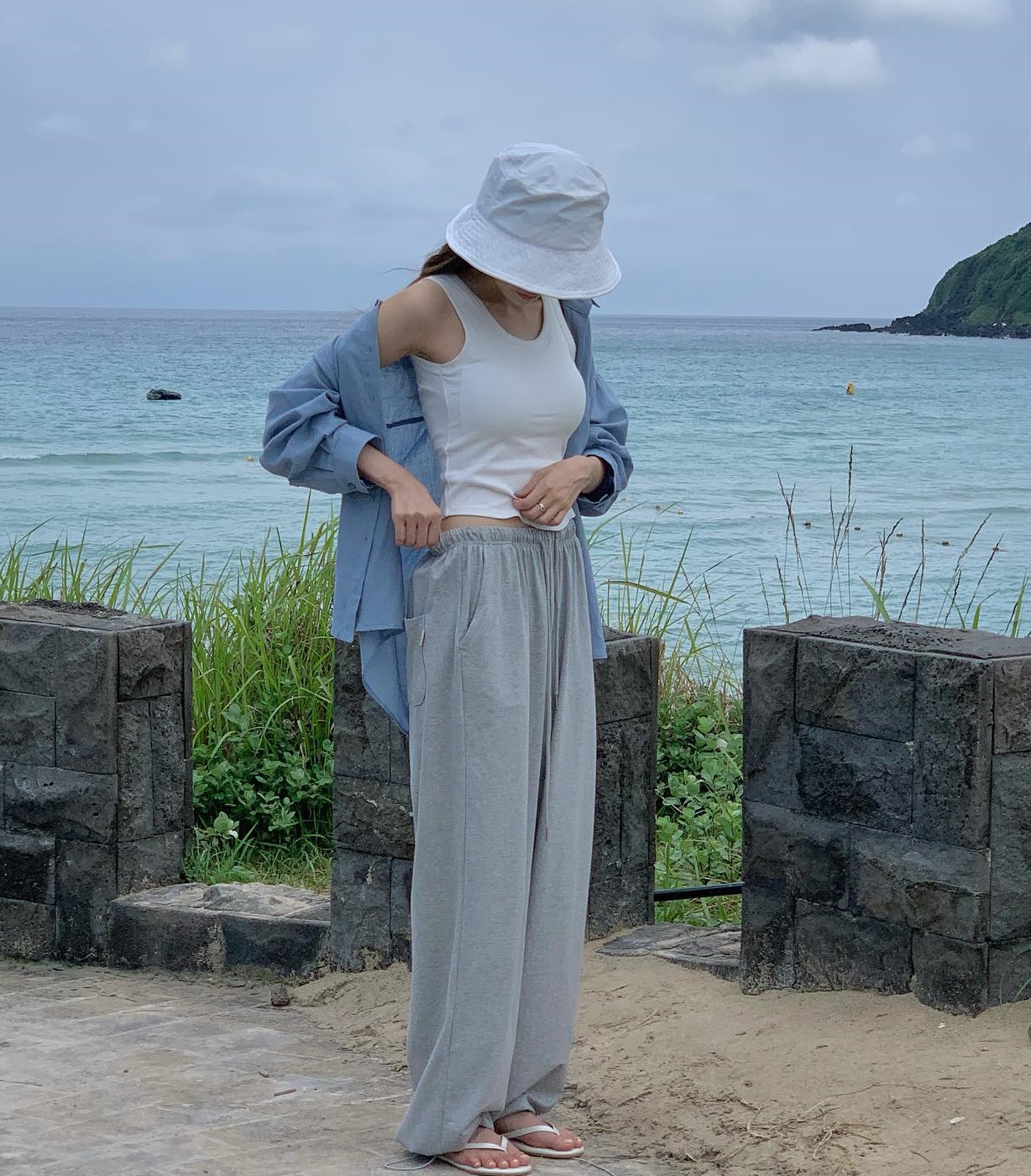 Mặc đẹp ngày nắng gắt với áo sơ mi khoác ngoài-8