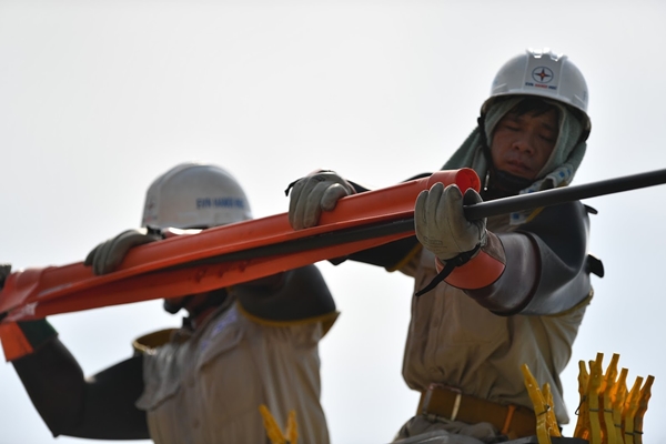 Tạm giữ hình sự 3 người cho vay lãi nặng-1