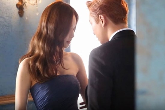 Vợ ngoại tình khi chồng đi làm xa, trở về nhà người đàn ông có hành động đáp trả như trong phim