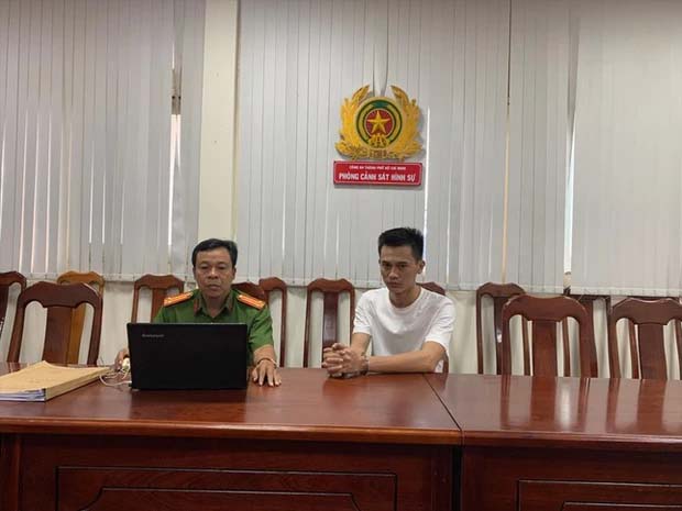 Từ vua bóng chuyền phủi thành trùm buôn siêu xe-1