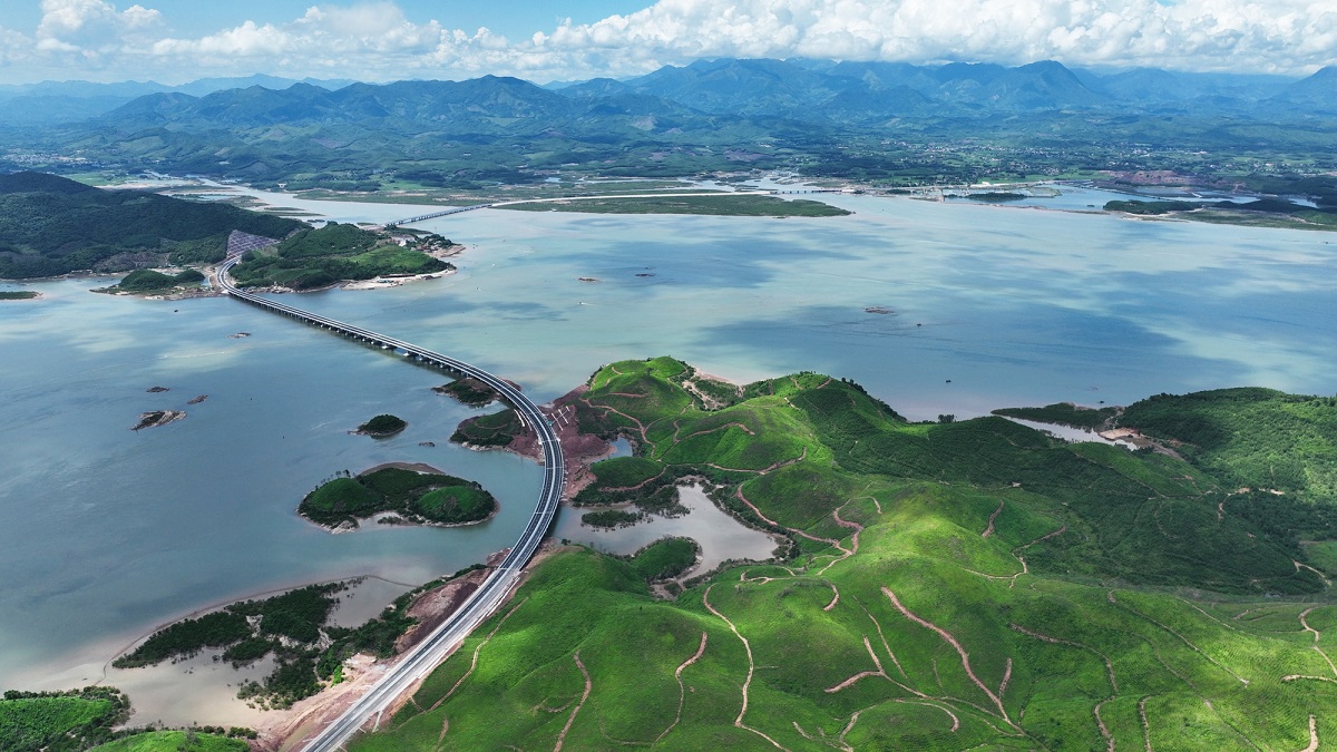 Những ‘lực đẩy thép’ khiến bất động sản Móng Cái bứt tốc-1