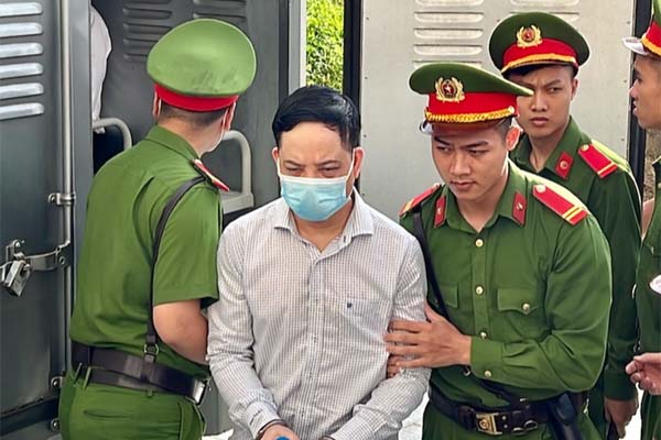 Xôn xao đoạn clip bé trai 4 tuổi nghi bị đôi nam nữ bắt cóc-2