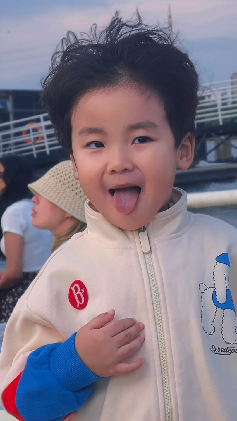 Con trai Hòa Minzy được khen cao lớn chuẩn soái ca nhí, mẹ tiết lộ chiều cao thật-2