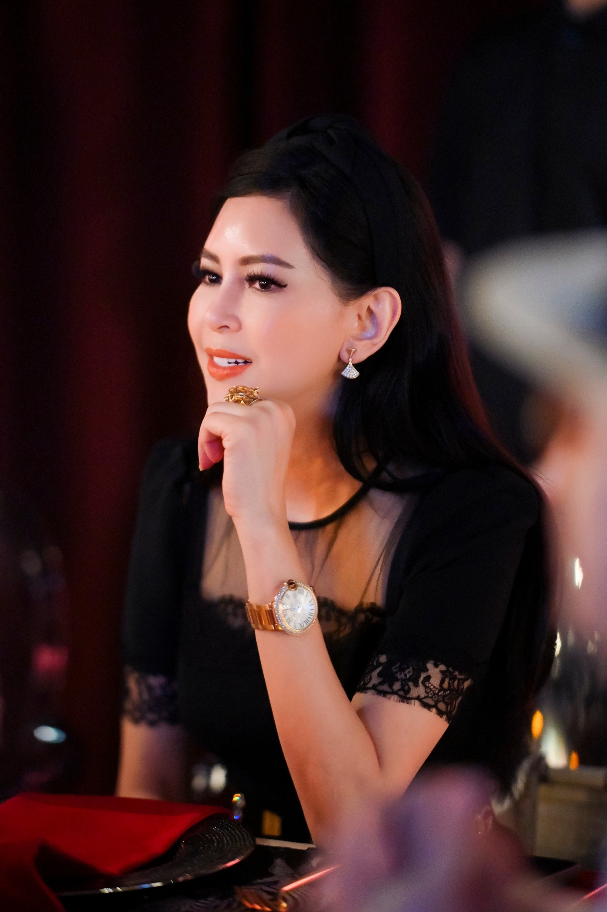 Mẹ chồng Hà Tăng lọt vào cam thường, sắc vóc phu nhân vua hàng hiệu gây choáng ngợp-1