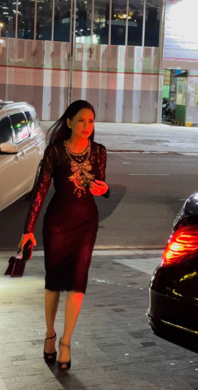 Mẹ chồng Hà Tăng lọt vào cam thường, sắc vóc phu nhân vua hàng hiệu gây choáng ngợp-3