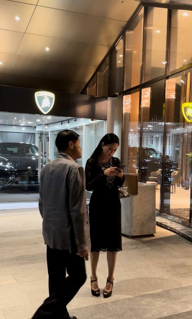 Mẹ chồng Hà Tăng lọt vào cam thường, sắc vóc phu nhân vua hàng hiệu gây choáng ngợp-4